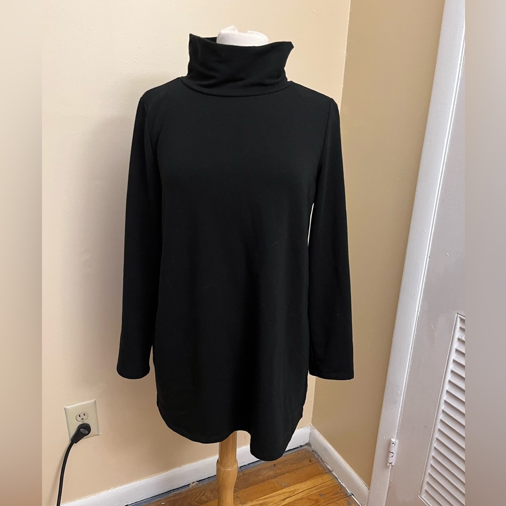 Jones New York women’s mock turtleneck tunic. Black. Size medium